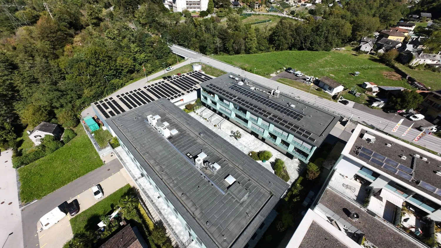Occasione di Investimento nel Cuore della Valmaggia: Intero Complesso ad Alta Efficienza del 2017 con 10 Appartamenti, 6 Spazi Commerciali, Ristorante e Posti Auto in Garage!