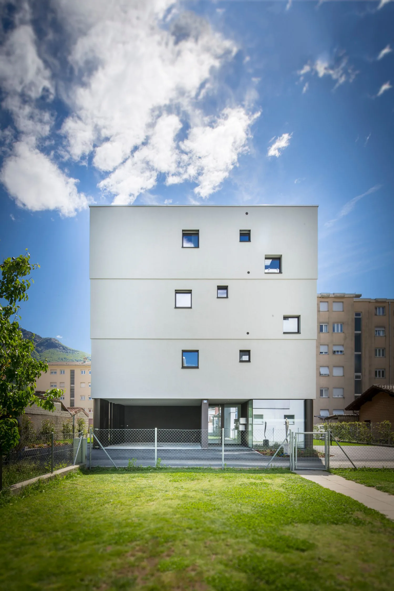 Palazzina Moderna a reddito nel cuore di Bellinzona .