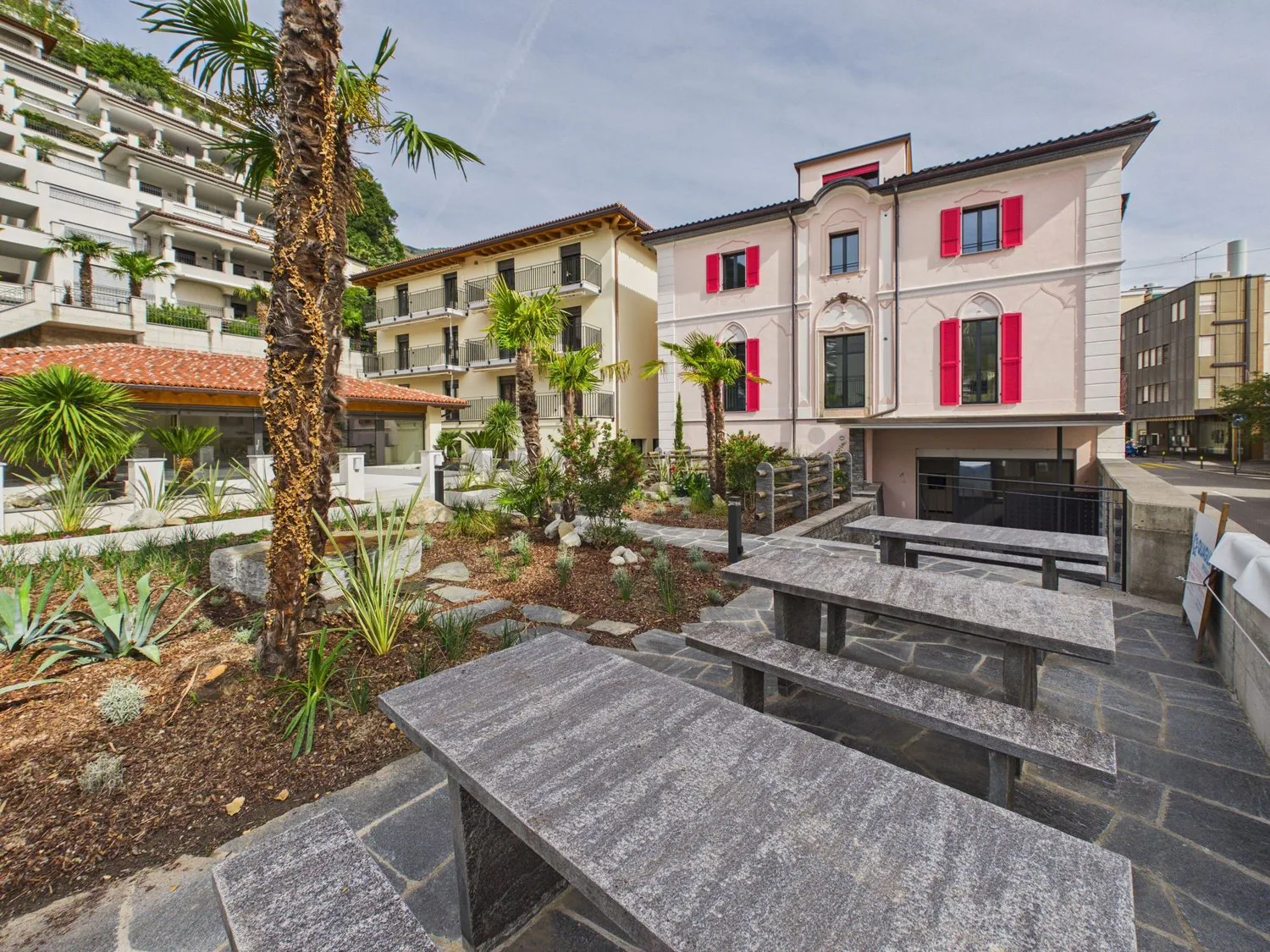 Due Palazzine Restaurate a Nuovo, Posizione Centralissima & Opportunità d'Investimento a Reddito! // Zwei Komplett Sanierte Mehrfamilienhäuser, Zentrale Lage & Attraktives Renditeobjekt!
