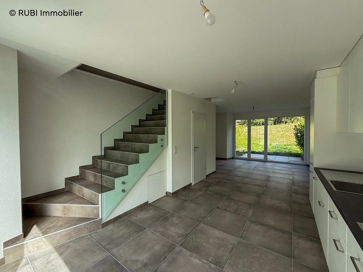 Charmanter Neubau-Duplex in Riddes mit Rasenfläche