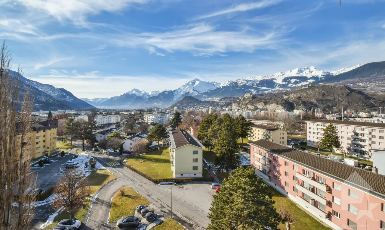 Charmant duplex 5.5 pièces en attique entièrement rénové avec goût