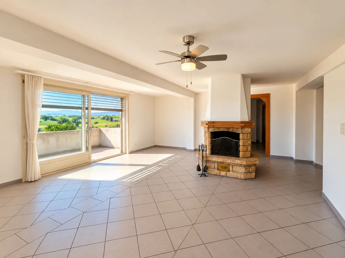 IN AFFITTO A ROMONT – AMPIO APPARTAMENTO DI 4.5 LOCALI CON BALCONE E VISTA MAGNIFICA