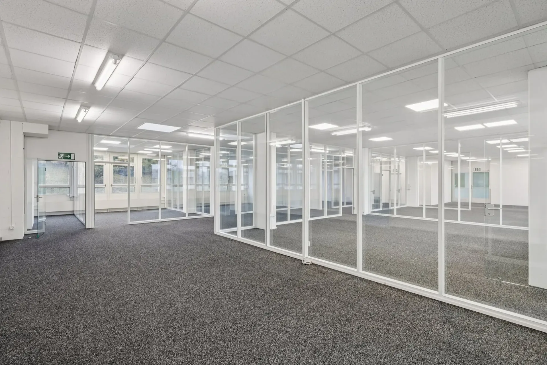 Espace commercial/bureautique attractif avec accès direct à la plate-forme élévatrice de marchandises !