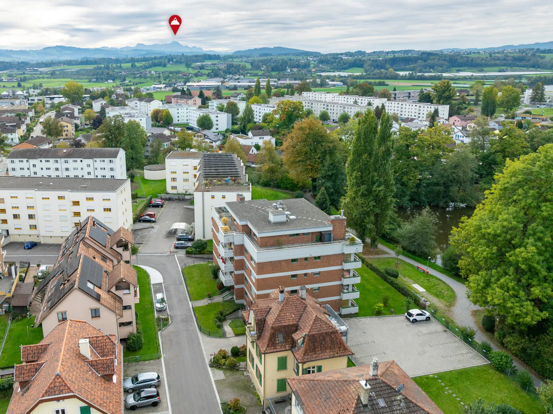 Appartement en attique de 5,5 pièces avec vue sur l'étang