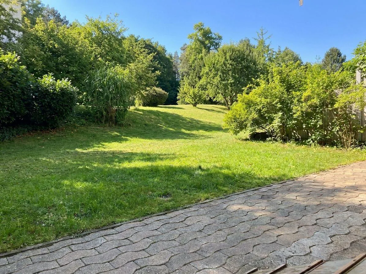 Grosszügige 2.5-Zimmer-Gartenwohnung mit Cheminée in Andelfingen