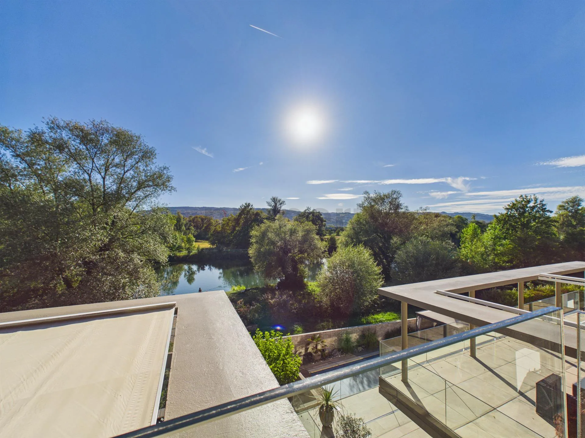 Exclusive terrace apartment with a view of the greenery and the Limmat, an oasis with a private pool and spacious rooms