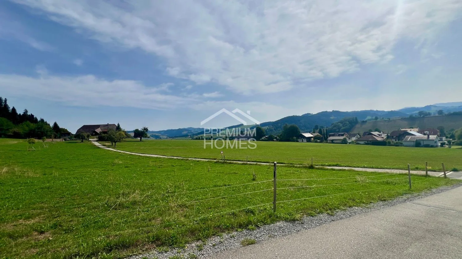 Freistehend, modern und mit traumhaftem Weitblick