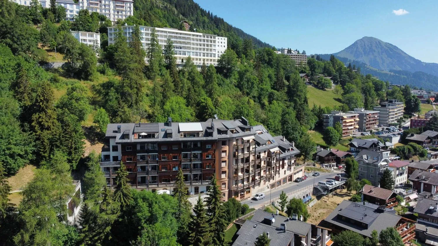 Attika mit Blick auf die Dents du Midi!