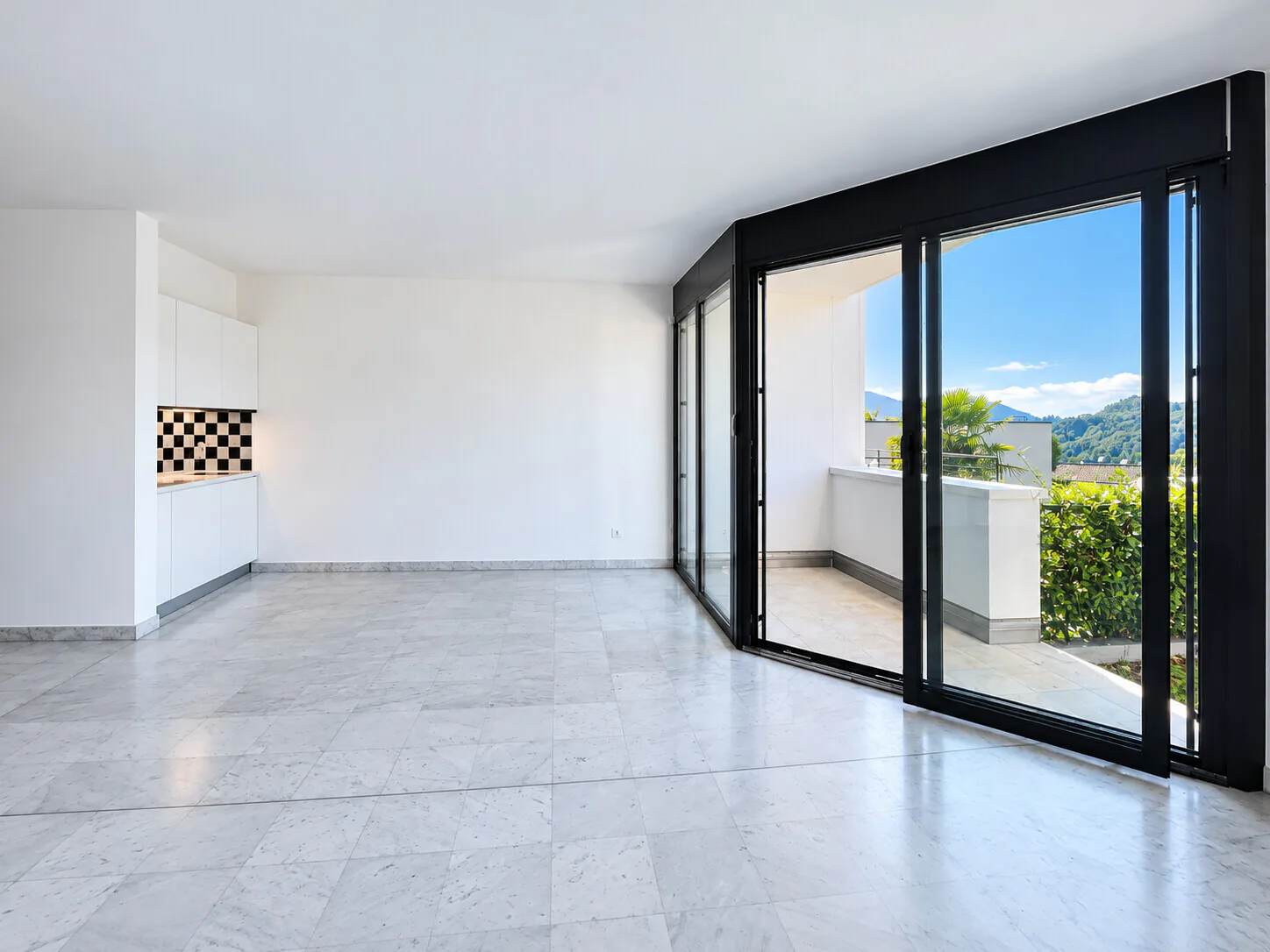 Modern 4.5-room apartment with private garden in Carabbia