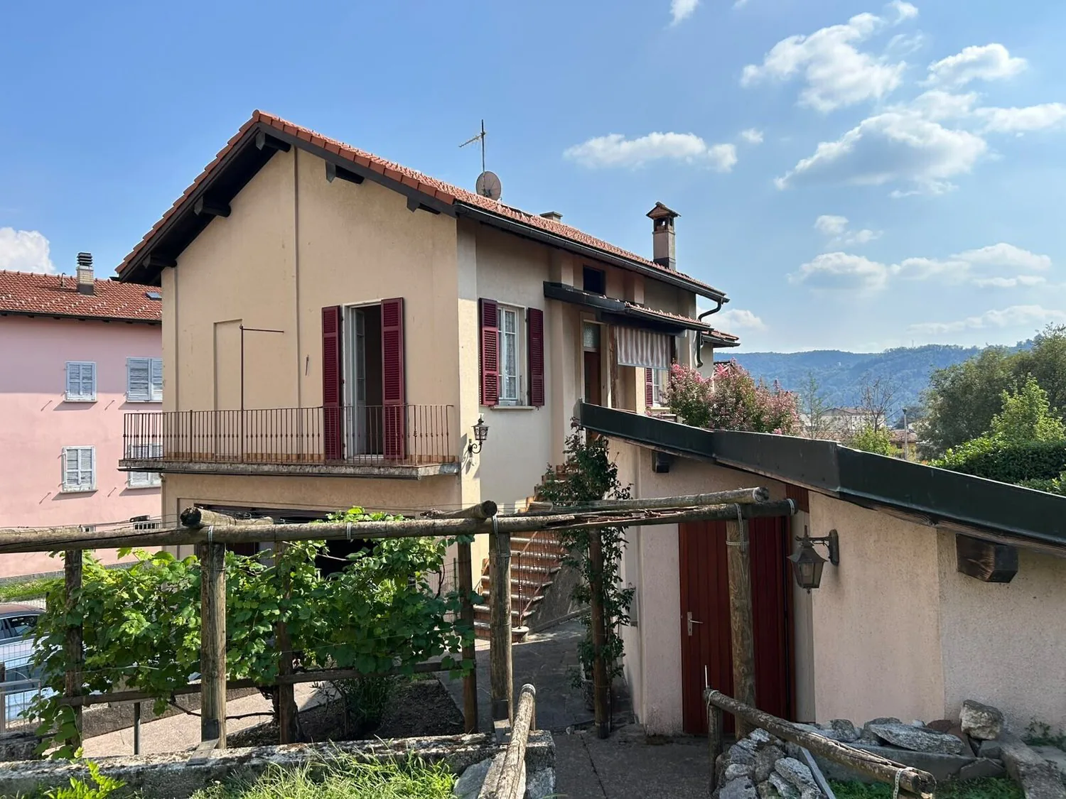 Haus mit 5 Räumen, großem Lager und Garten in Balerna