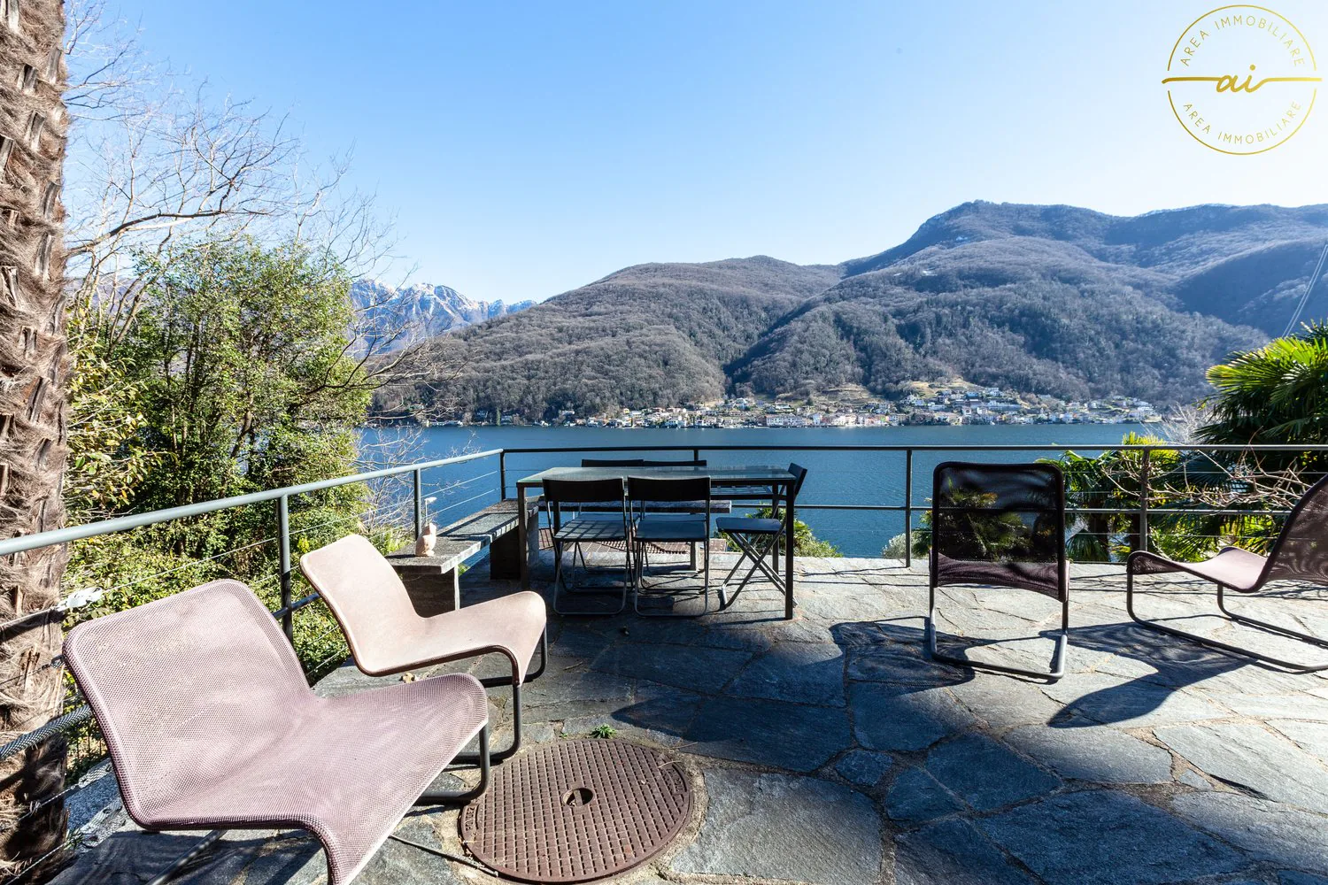 Exklusives 2.5-Zimmer-Wohnung mit Seeblick, Garten und Terrasse