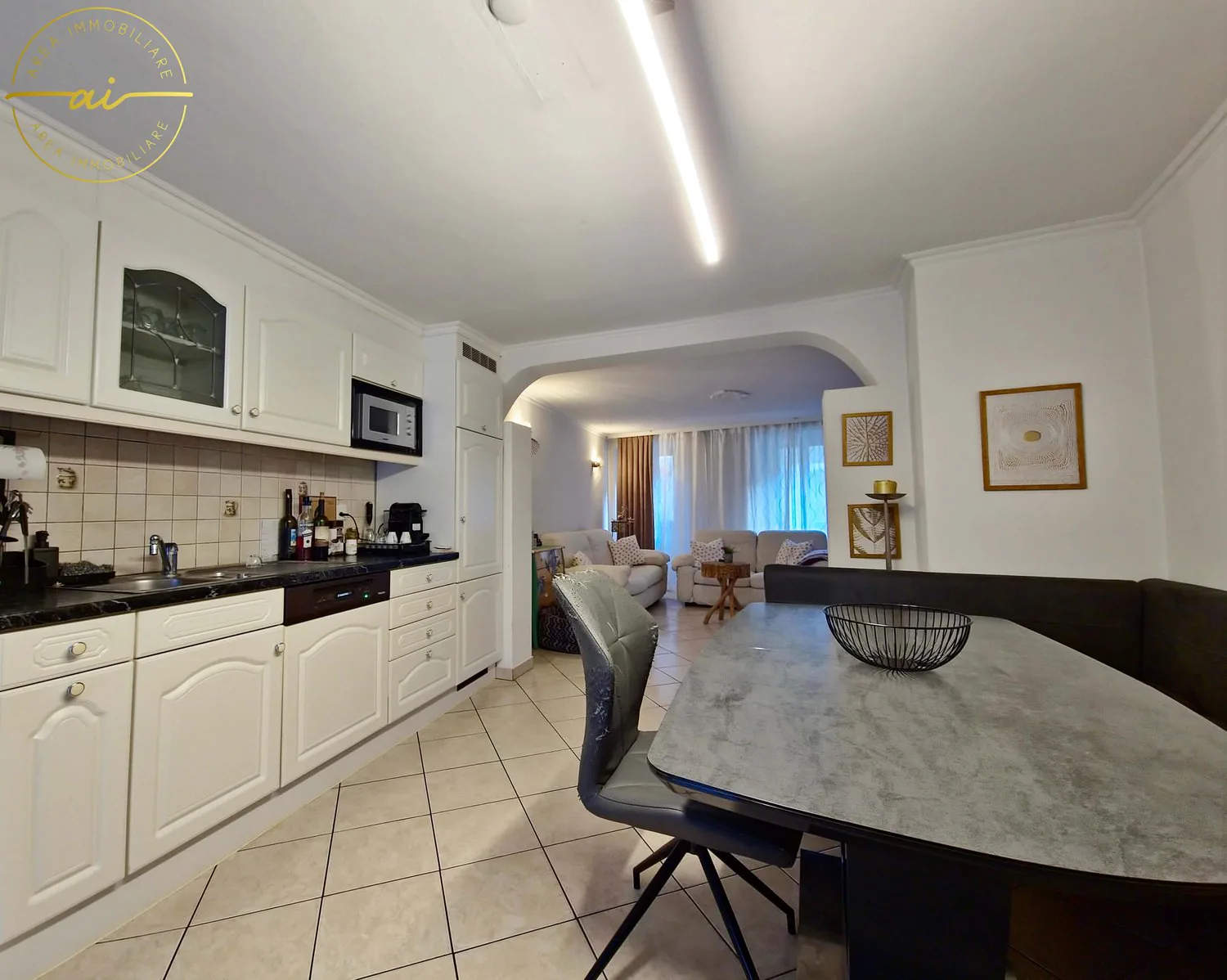 Detached house in the core with private garden in Magadino