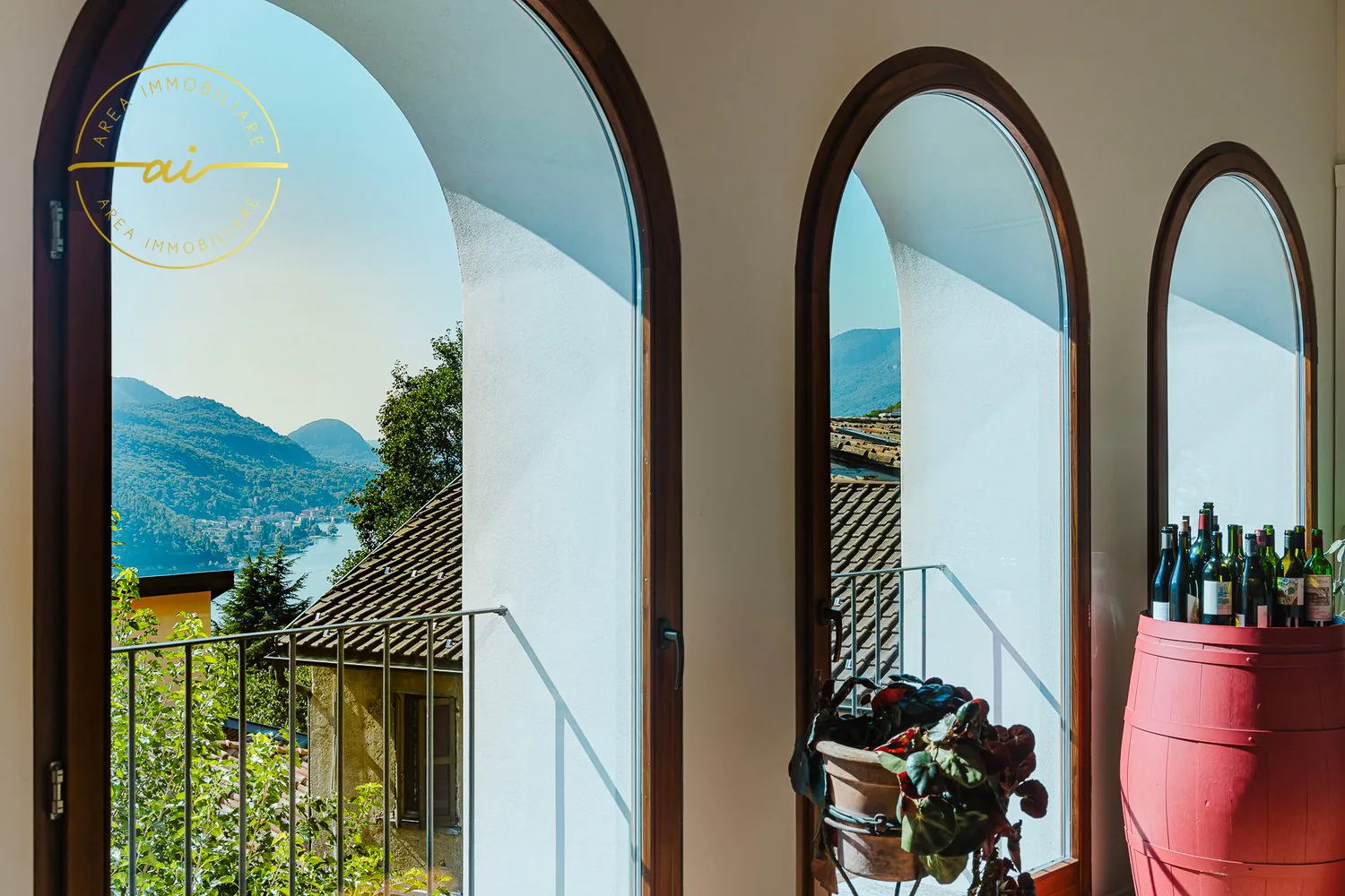 PRESTIGIOSO EDIFICIO STORICO CON TRE UNITÀ ABITATIVE INDIPENDENTI NEL CUORE DI VICO MORCOTE