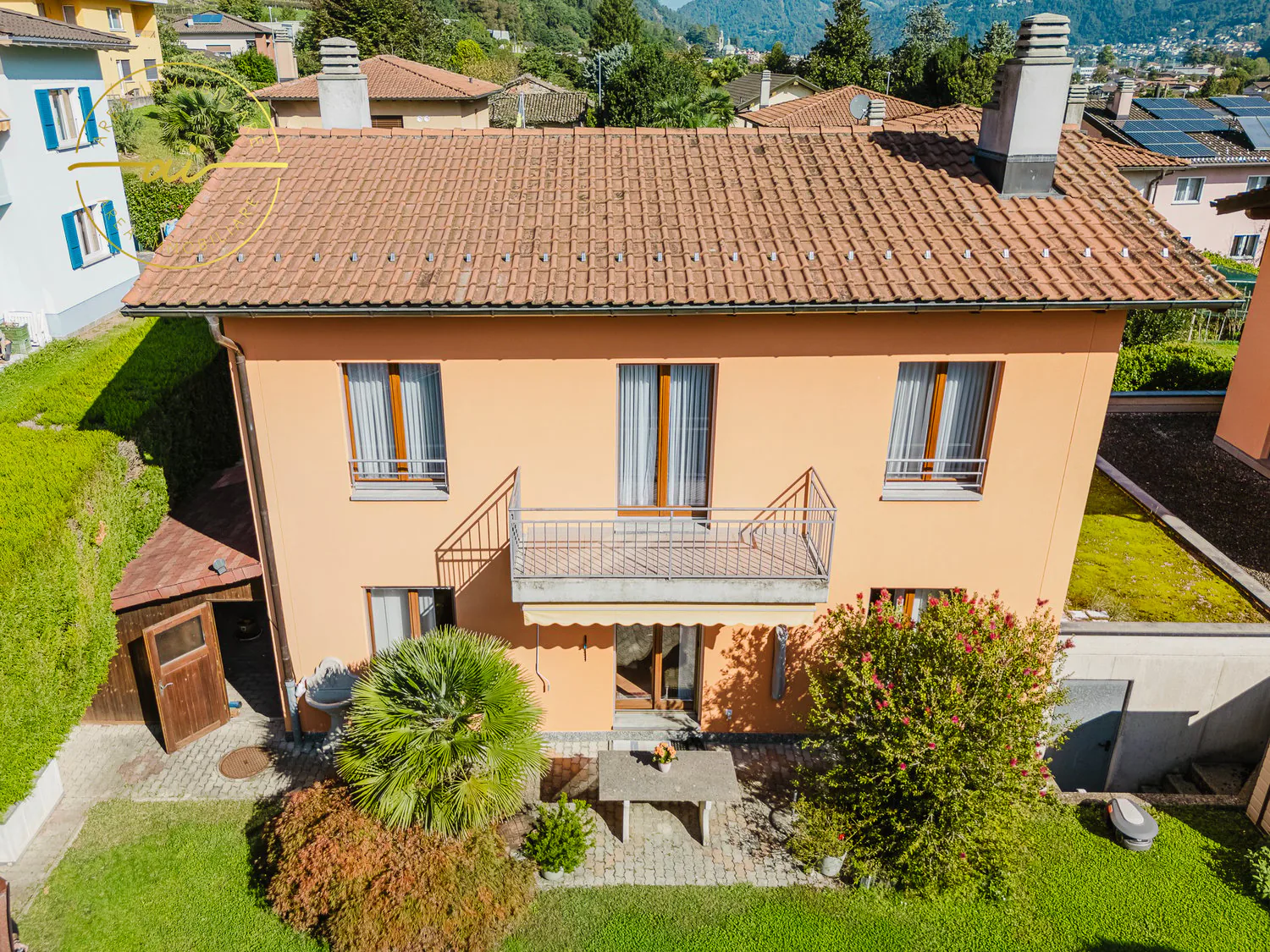SPLENDIDA CASA CON GIARDINO A DUE PASSI DAL LAGO DI RIVA SAN VITALE