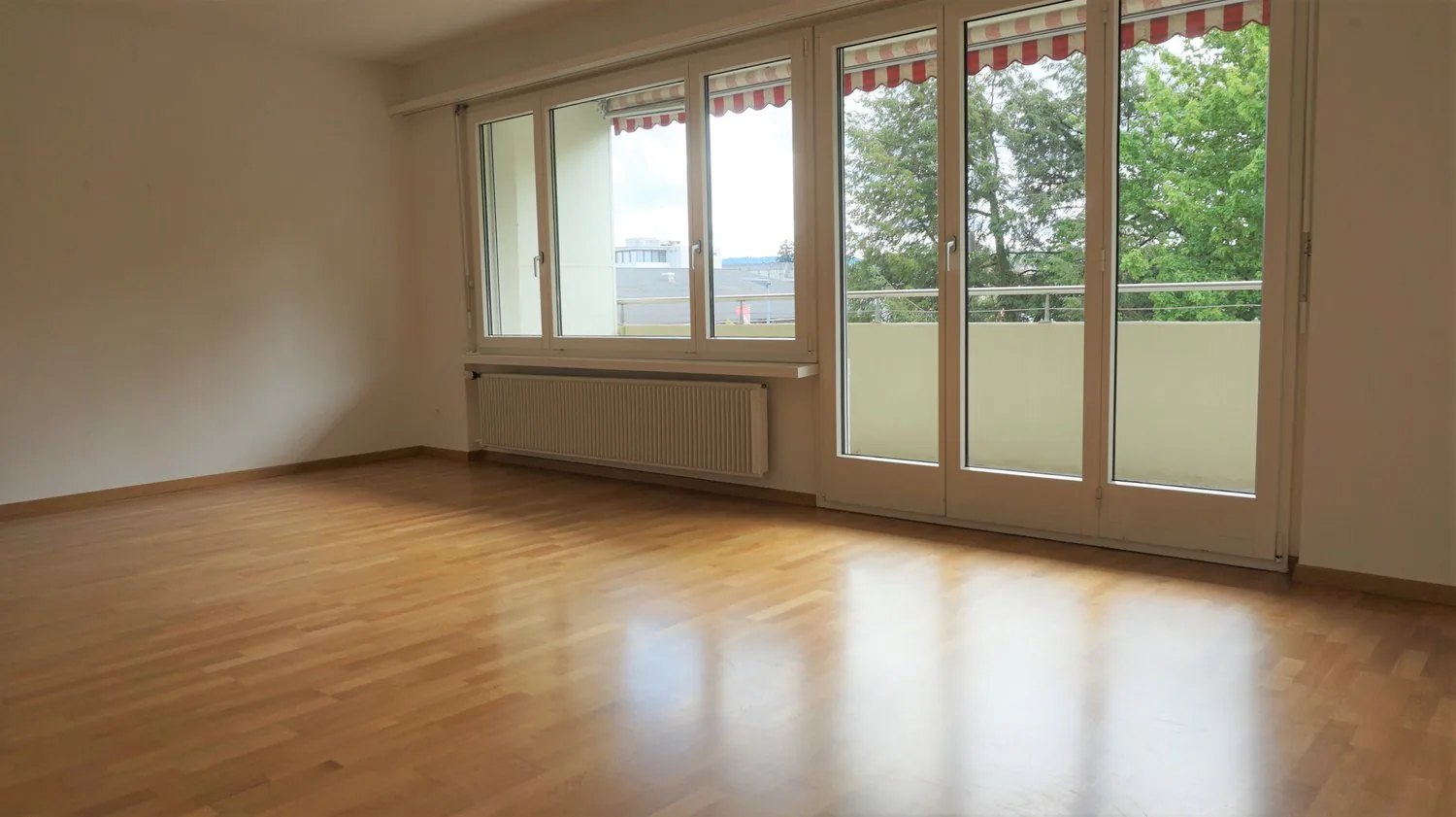 Large 4.5-room apartment near the train station - the family apartment