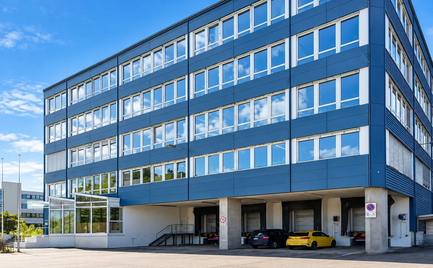 Warehouse and logistics spaces on the ground floor