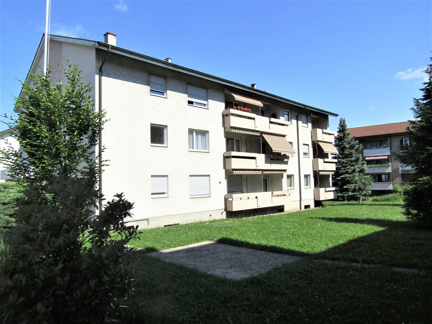 Apartment for seniors Muttenz 1.0 room apartment with balcony and elevator