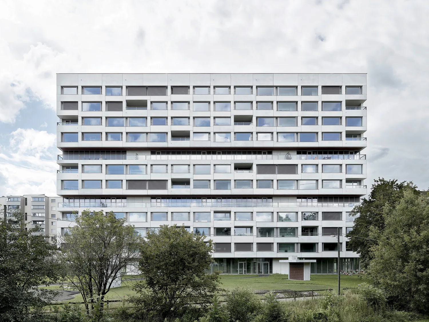Modern 4-room duplex apartment close to the city in a green area