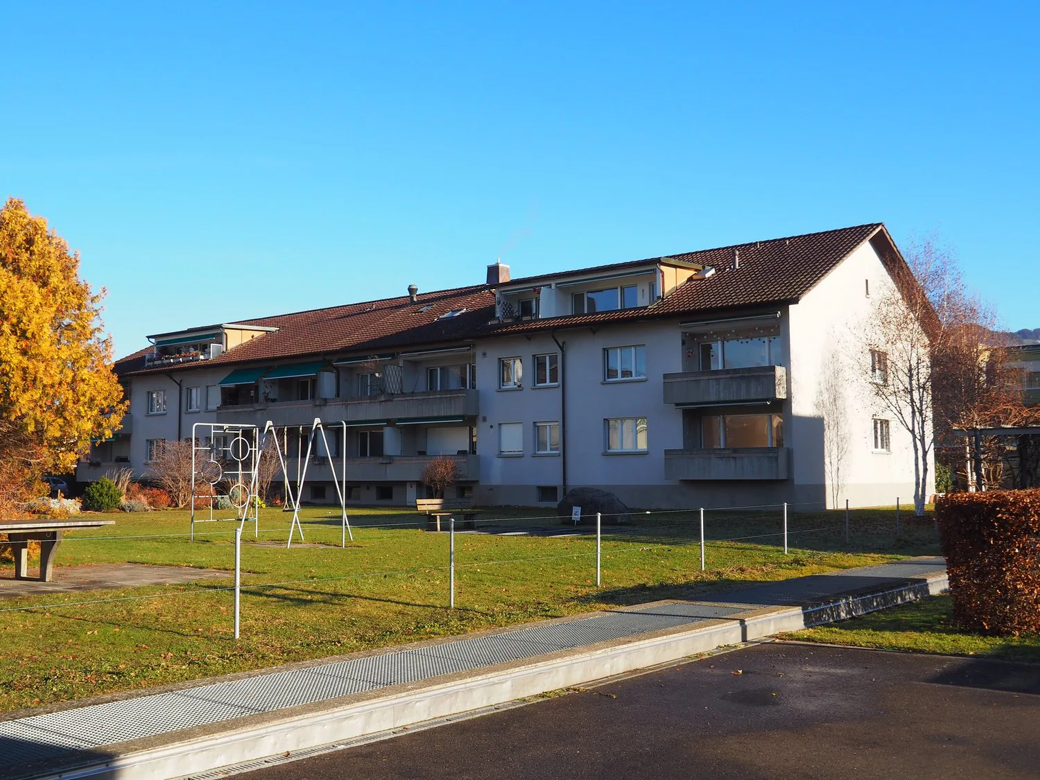 Renovated 4.5-room apartment on the 1st floor with balcony in Thun