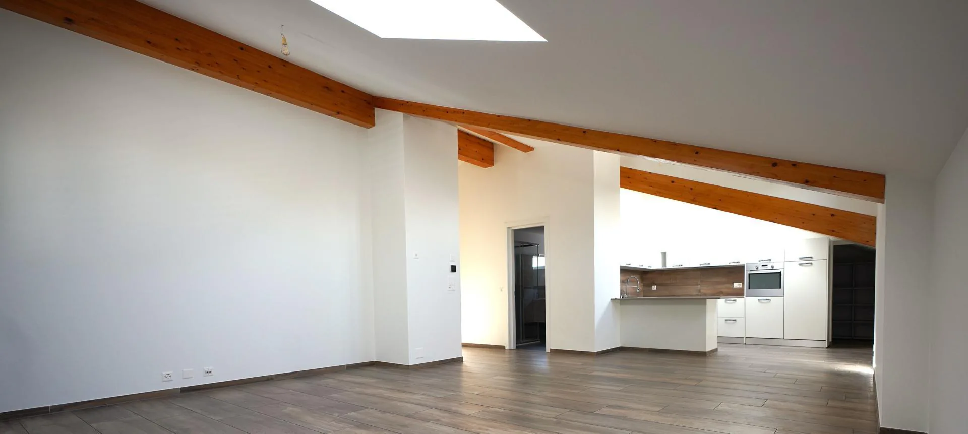 Mansarda 127 m² ristrutturata, volume e charme a Réchy