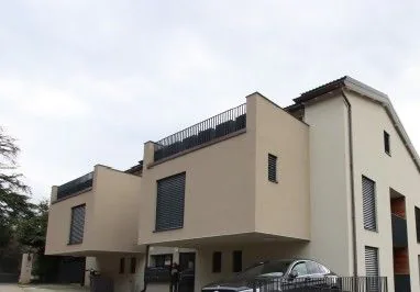 *Wohnung mit Parkplatz*