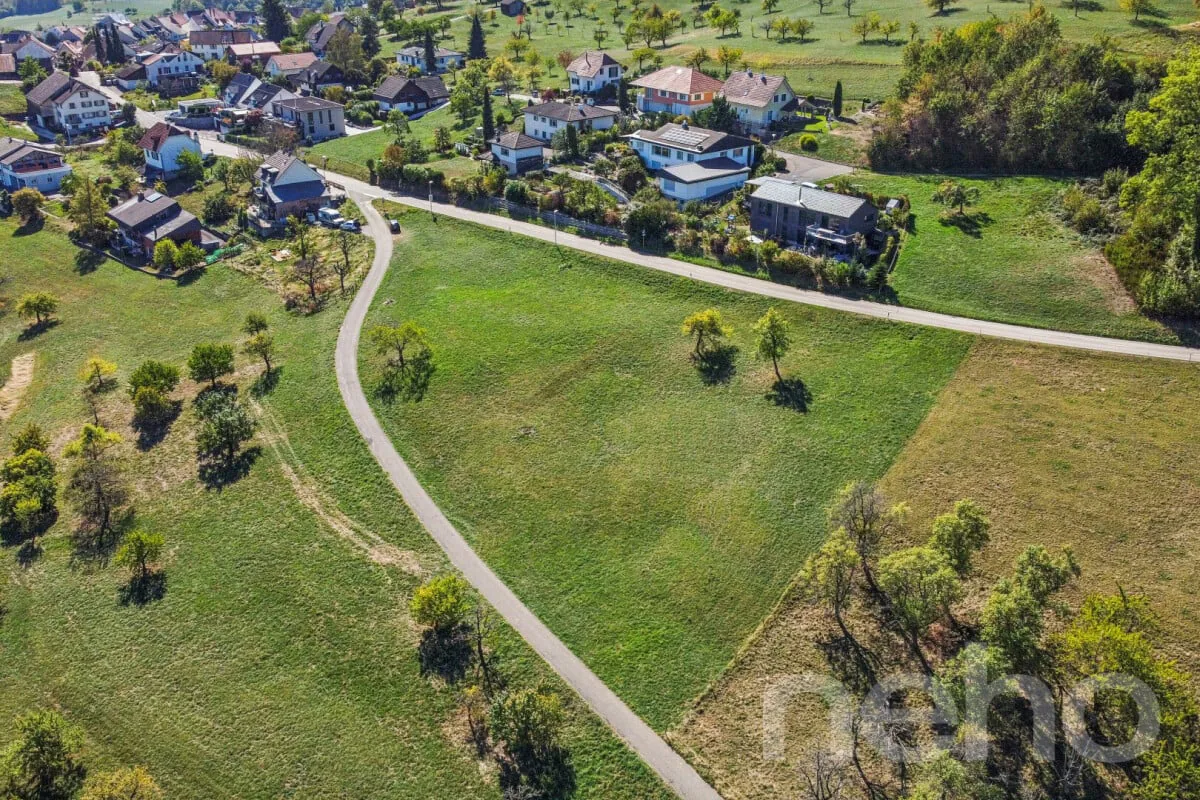 Generous building land with attractive development potential