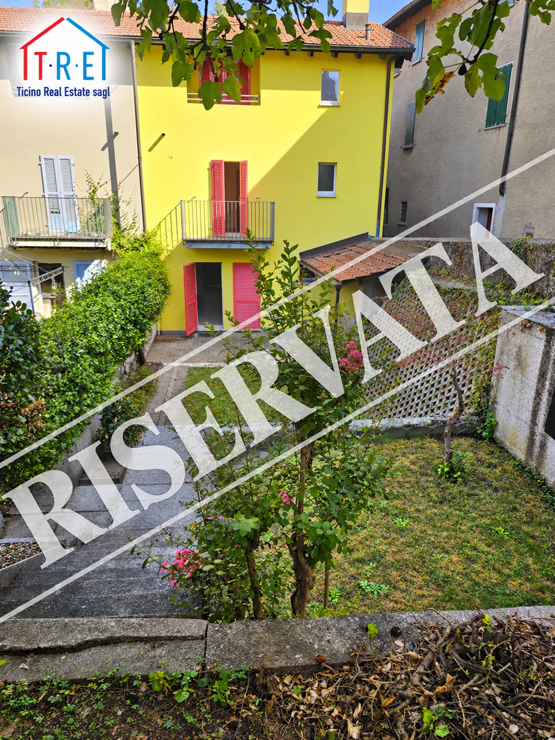 Stabio | House in the core with private garden, terraces and parking