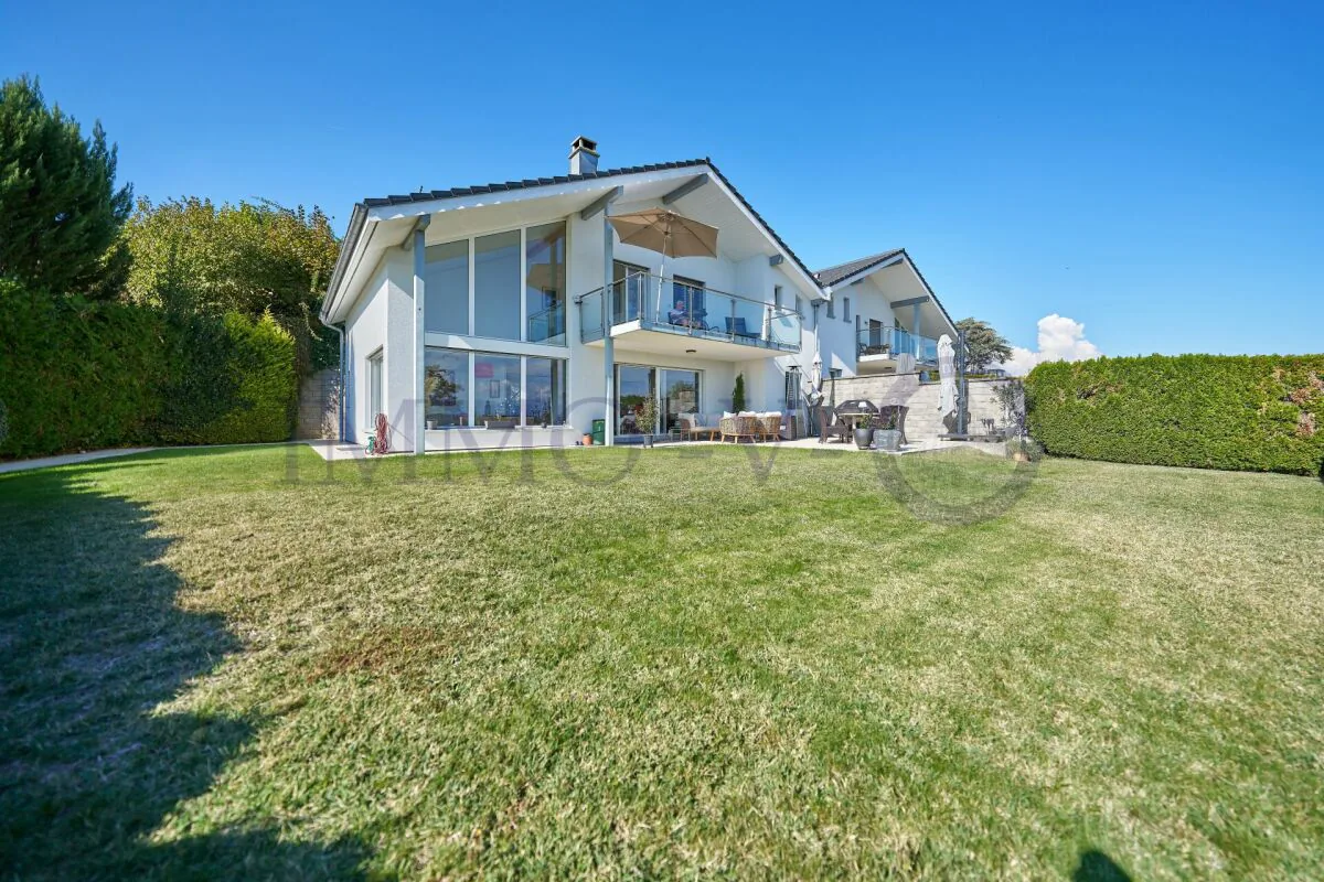 Luxury property with large garden and lake view