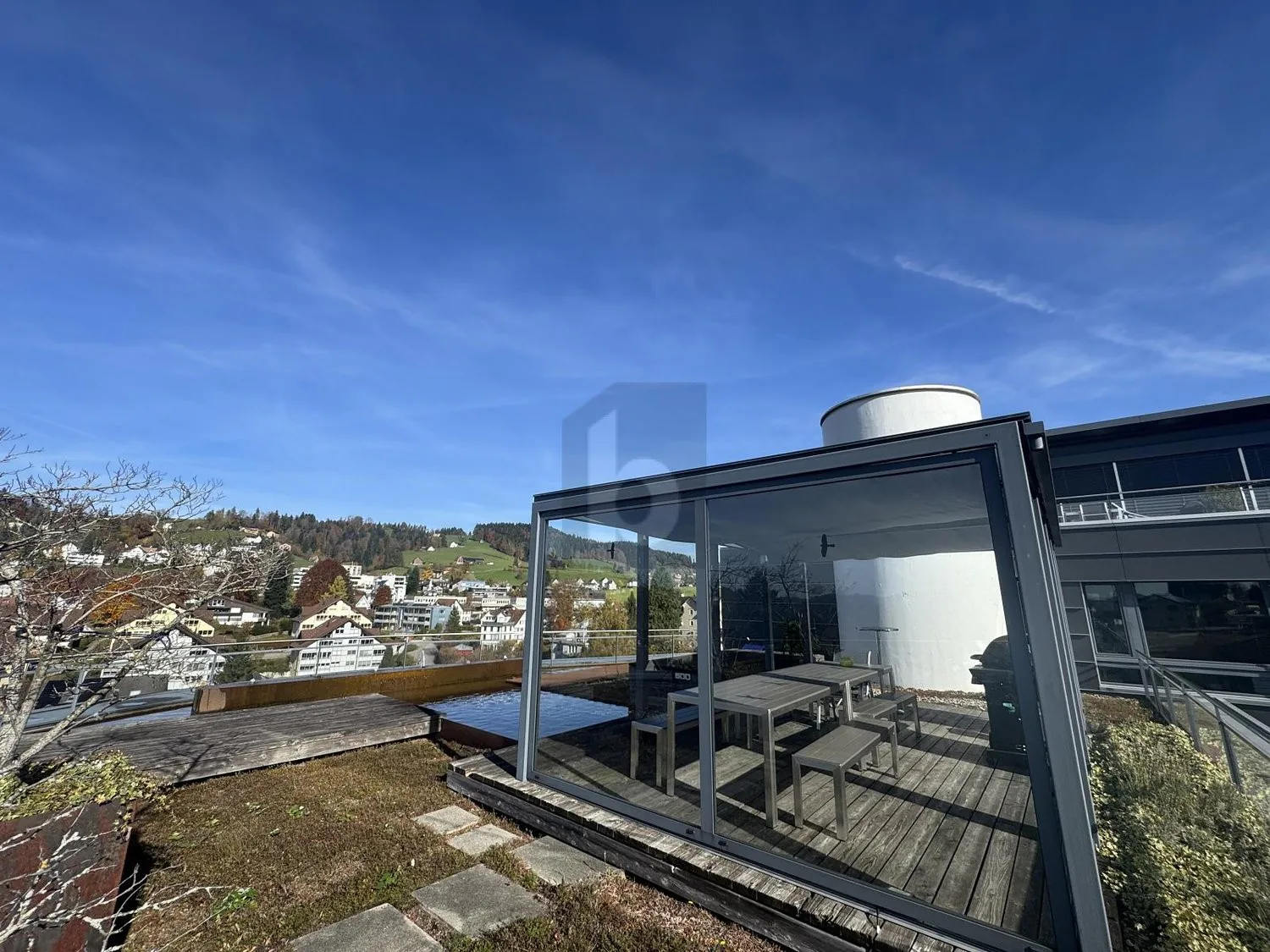 Espace de travail moderne avec terrasse