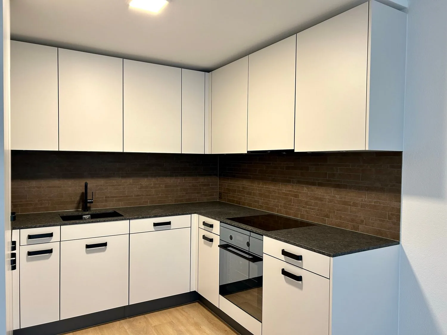 High-quality renovated apartment with balcony near Wiesenplatz