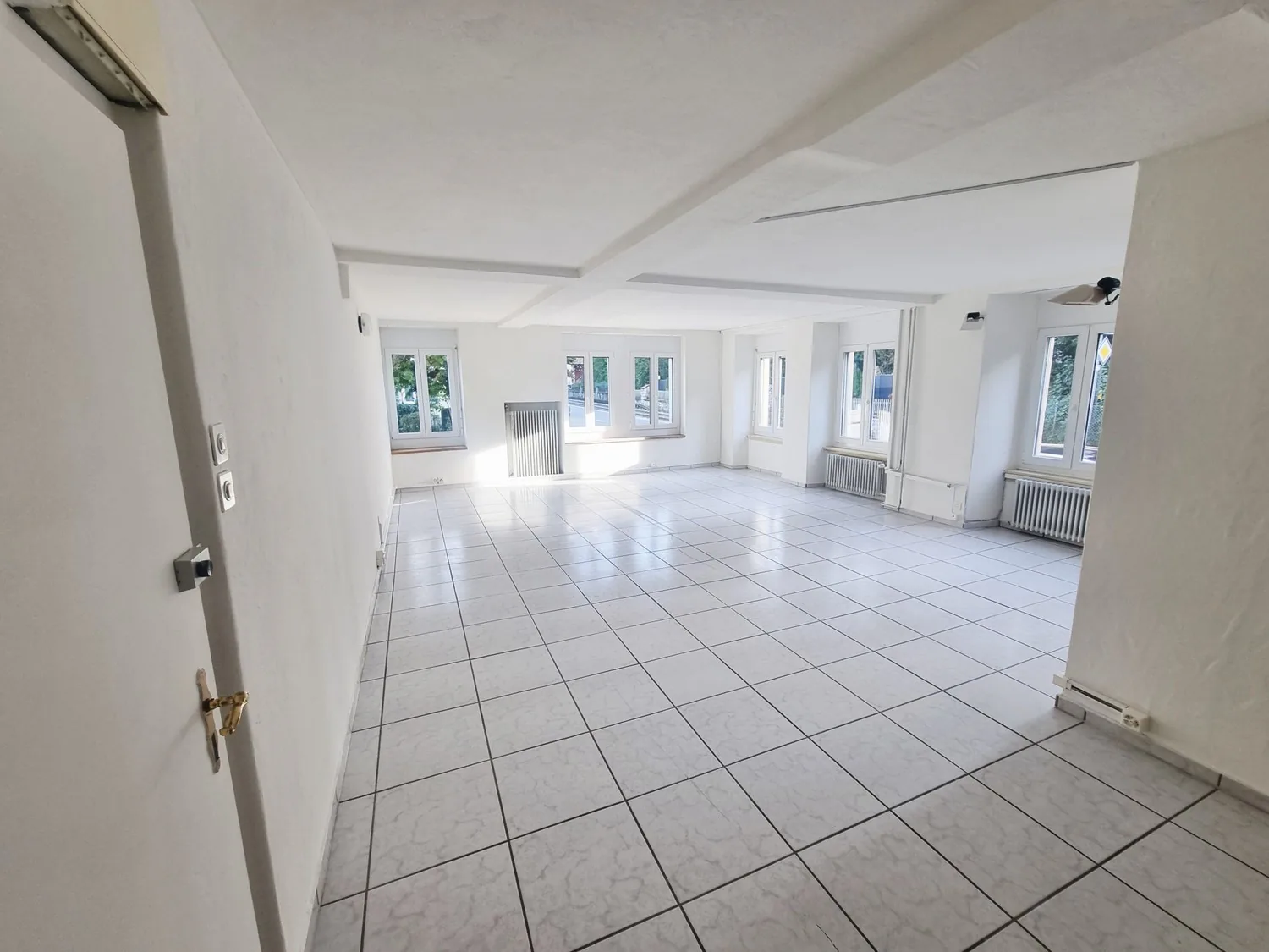 Spacious living: 2 rooms on 146 m² near the lake!