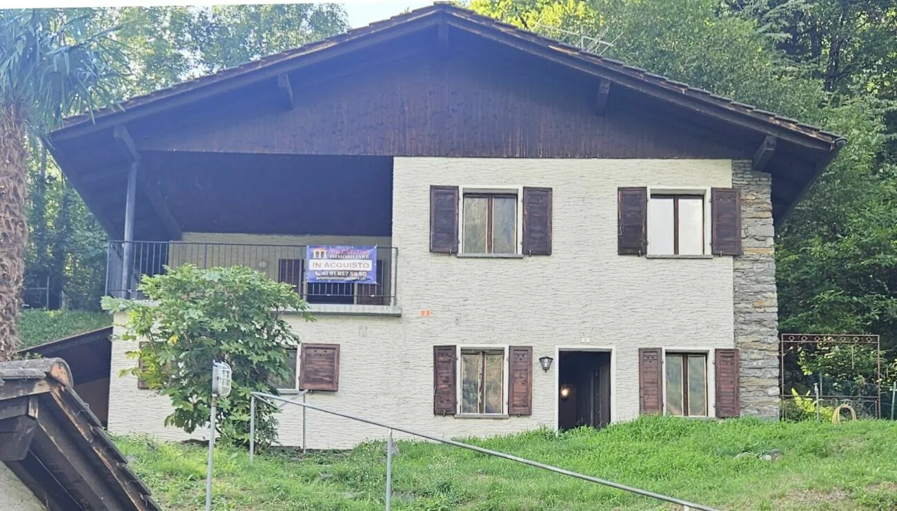 INTERESSANTE CASA UNIFAMILIARE A GRONO-LEGGIA
