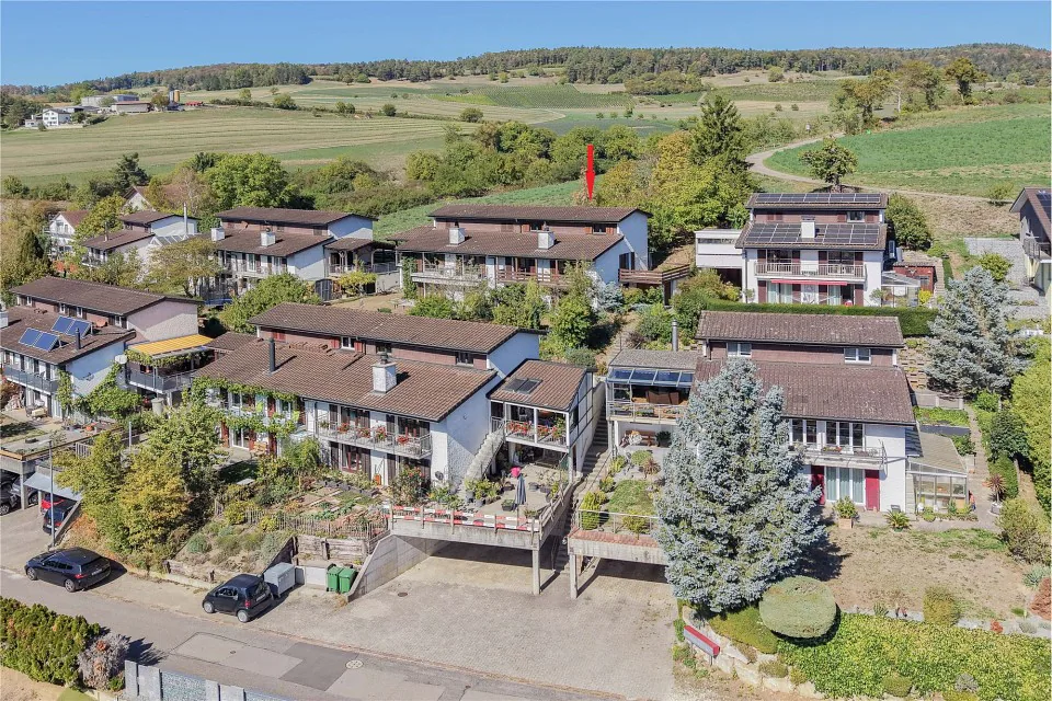 Meilleures vues et proche de la nature : Maison unifamiliale avec disposition de pièces intéressante