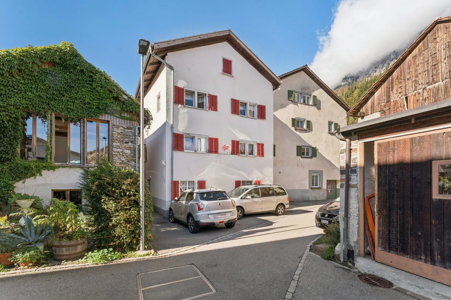 Apartment building in the village center with additional garden plot