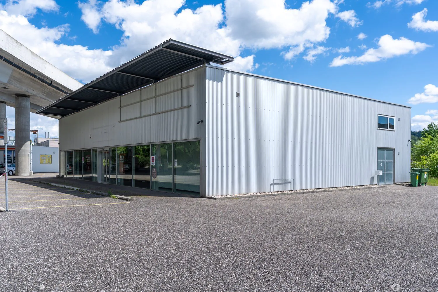 720 m² Verkaufs-, Showroom- & Gewerbefläche an Toplage in Biel