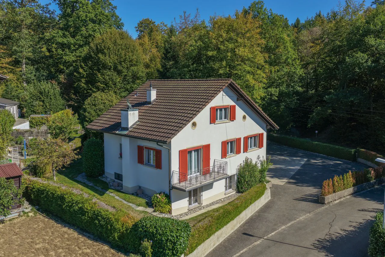 Mitten im Grünen/Hochwertiger Garten/Gepflegtes Haus/2 grosse Garagen
