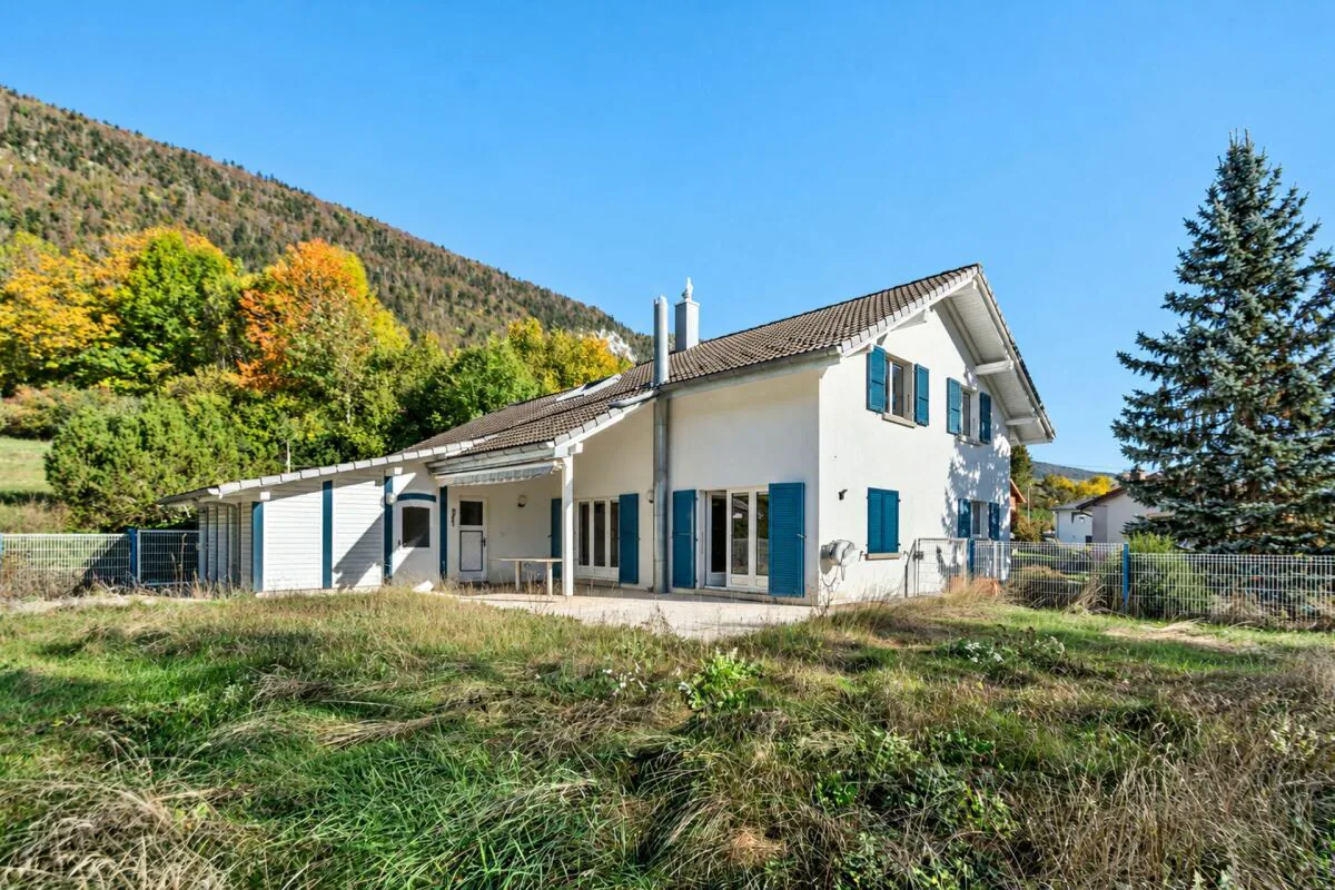 Cortébert, schönes Haus mit 5.5 Zimmern, Garten und Doppelgarage