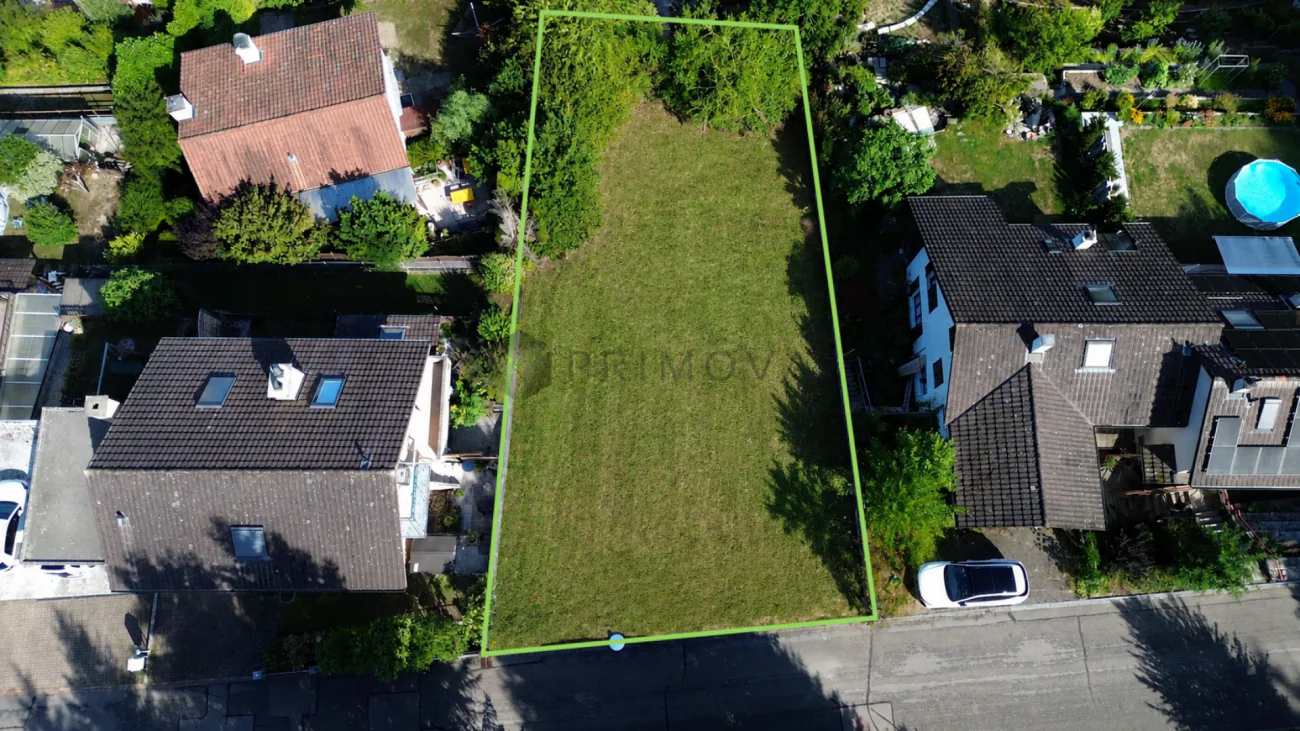 Sunny building land in a quiet and family-friendly residential area