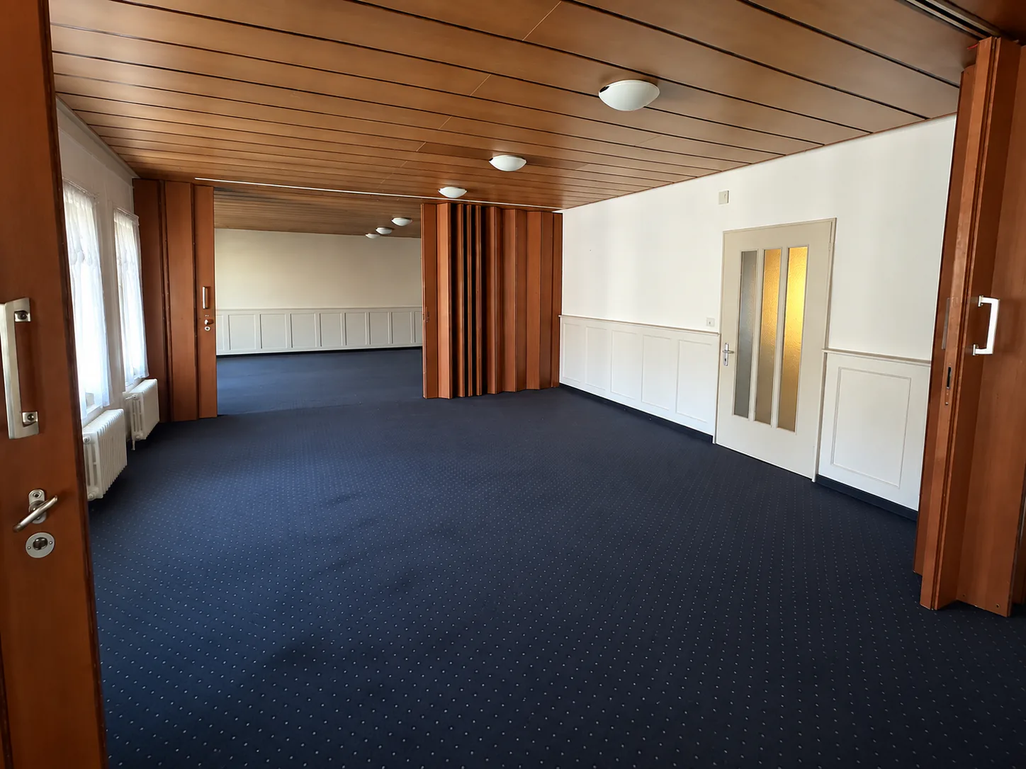 Spazio commerciale flessibile a Boswil – affittabile come grande sala o stanze individuali