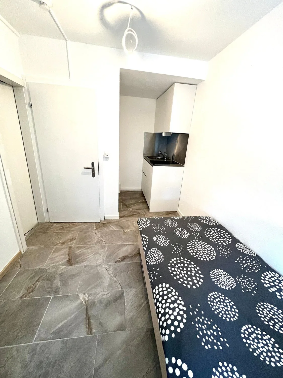 Furnished 1-room studio
