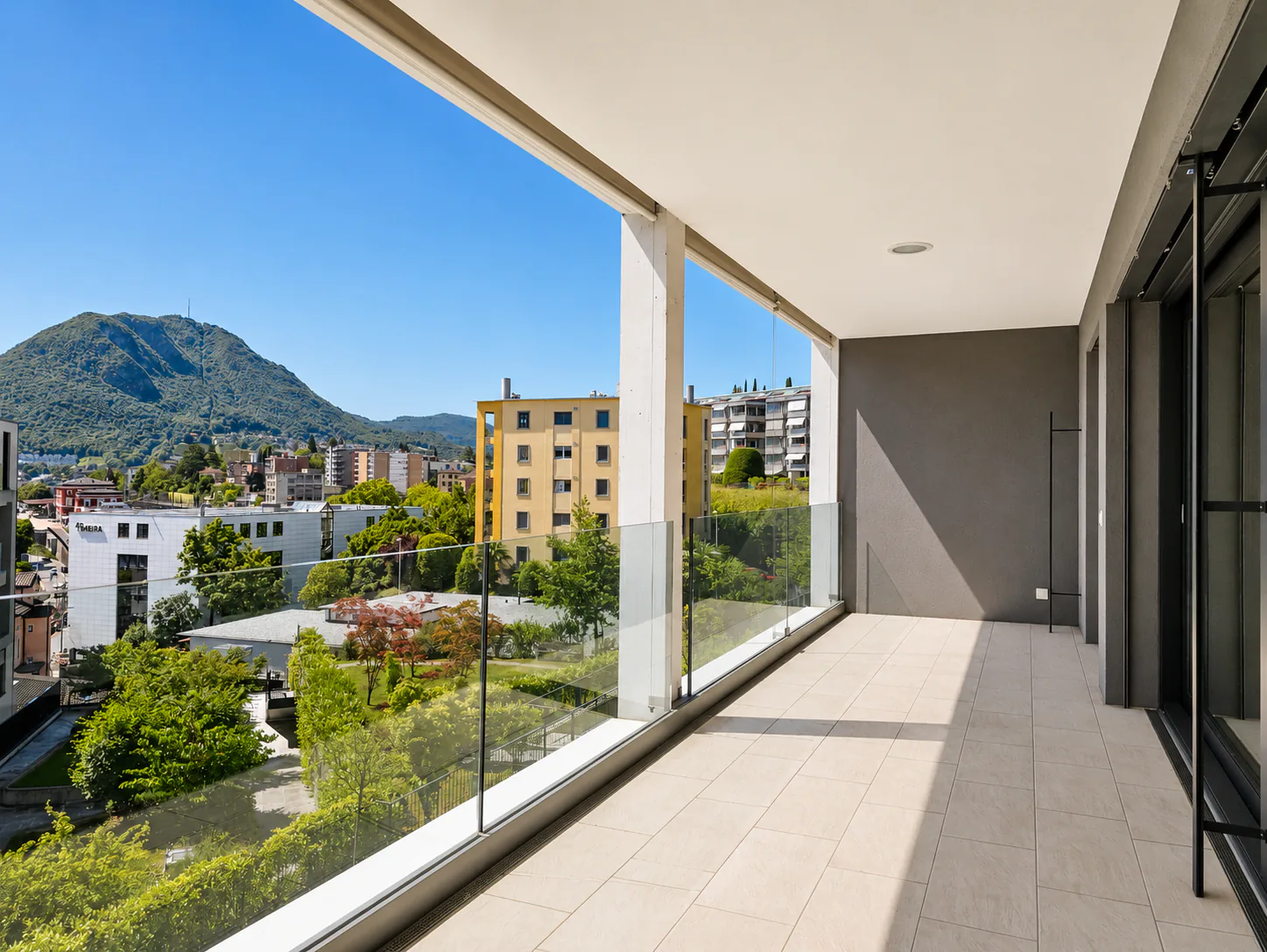 Massagno: Modern and refined 3.5-room apartment in exclusive residence with wellness area