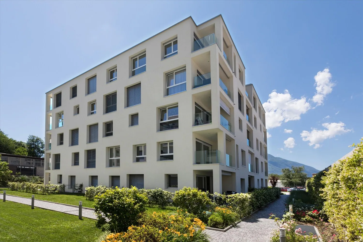 Gordola: modern and practical 3.5 rooms to live