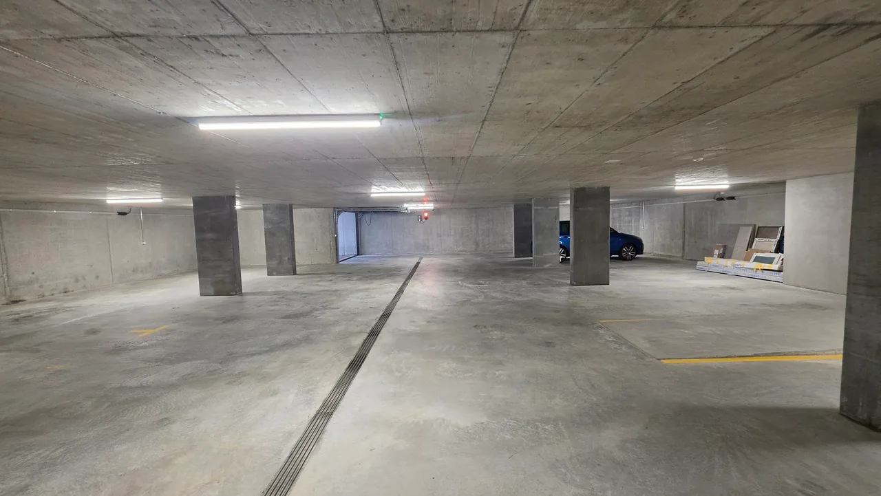 Motorradparkplatz in der Einstellhalle