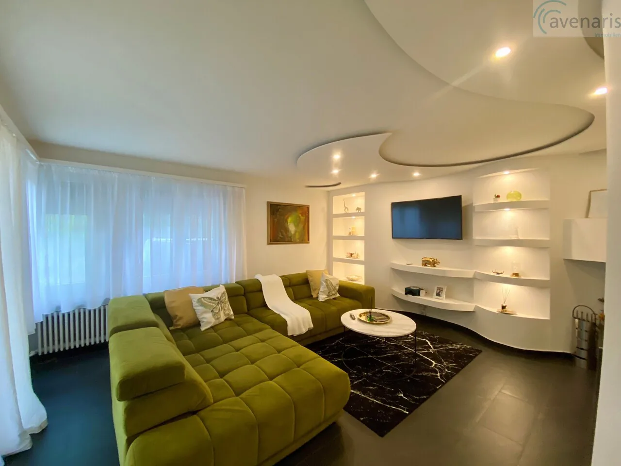 Maison mitoyenne moderne et spacieuse dans un endroit calme
