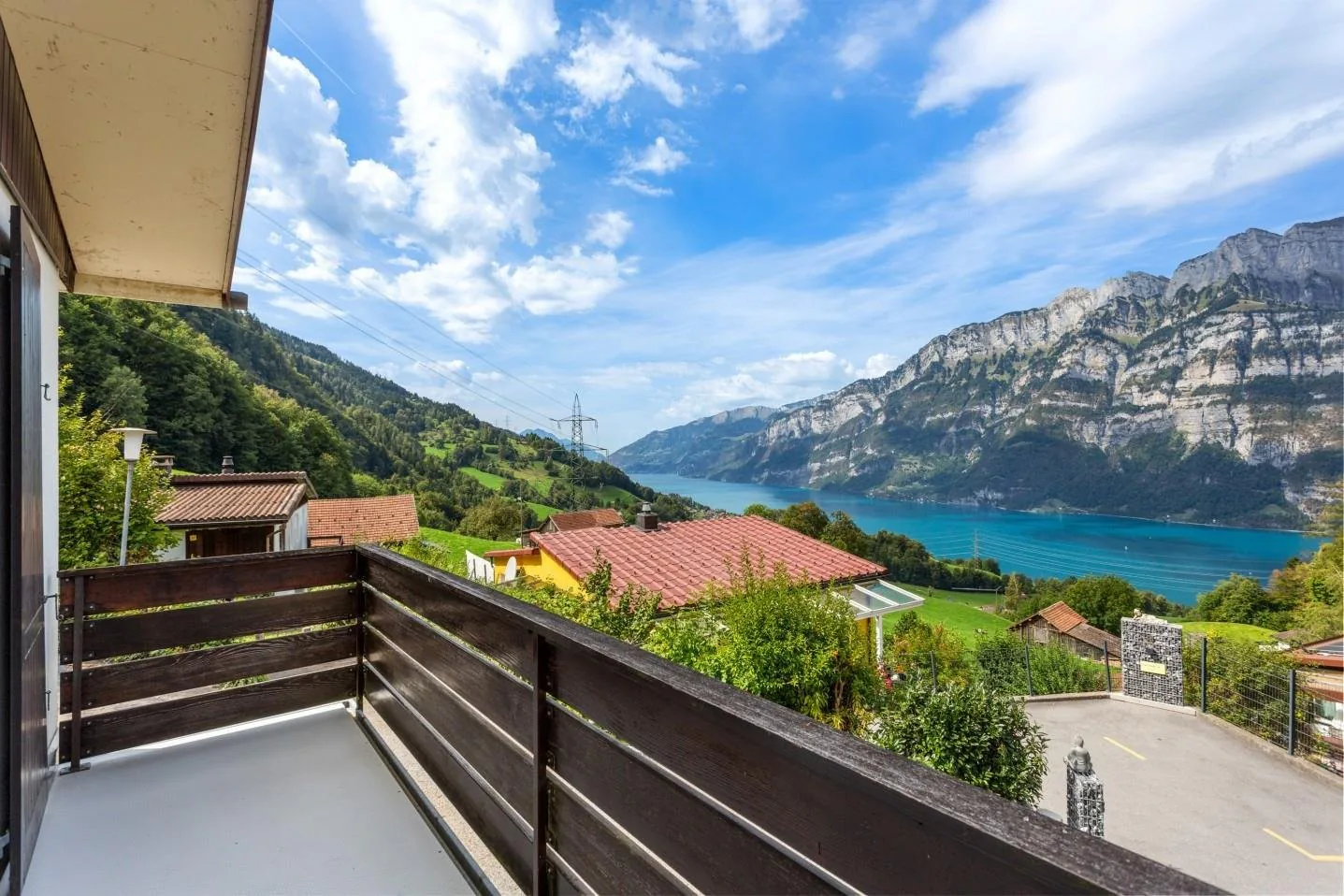 Detached house with dreamy Walensee and mountain view