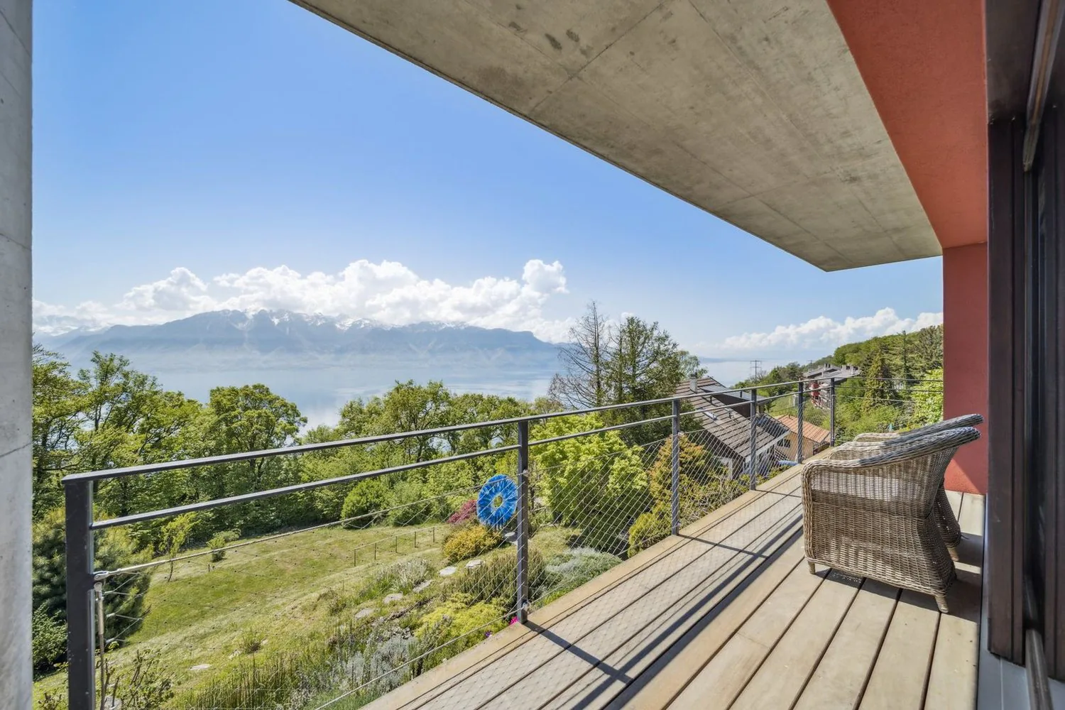 Unico - Design contemporaneo tra cielo e lago
