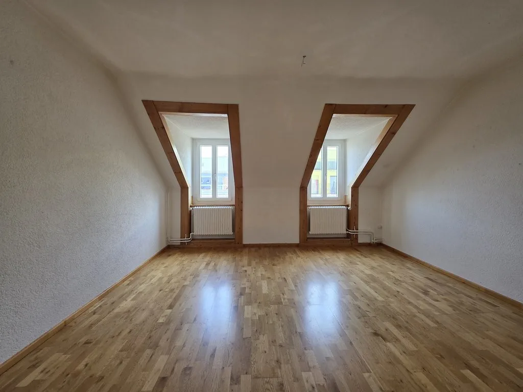 JOLI LOGEMENT MANSARDÉ À PROXIMITÉ DE TOUTES COMMODITÉS
