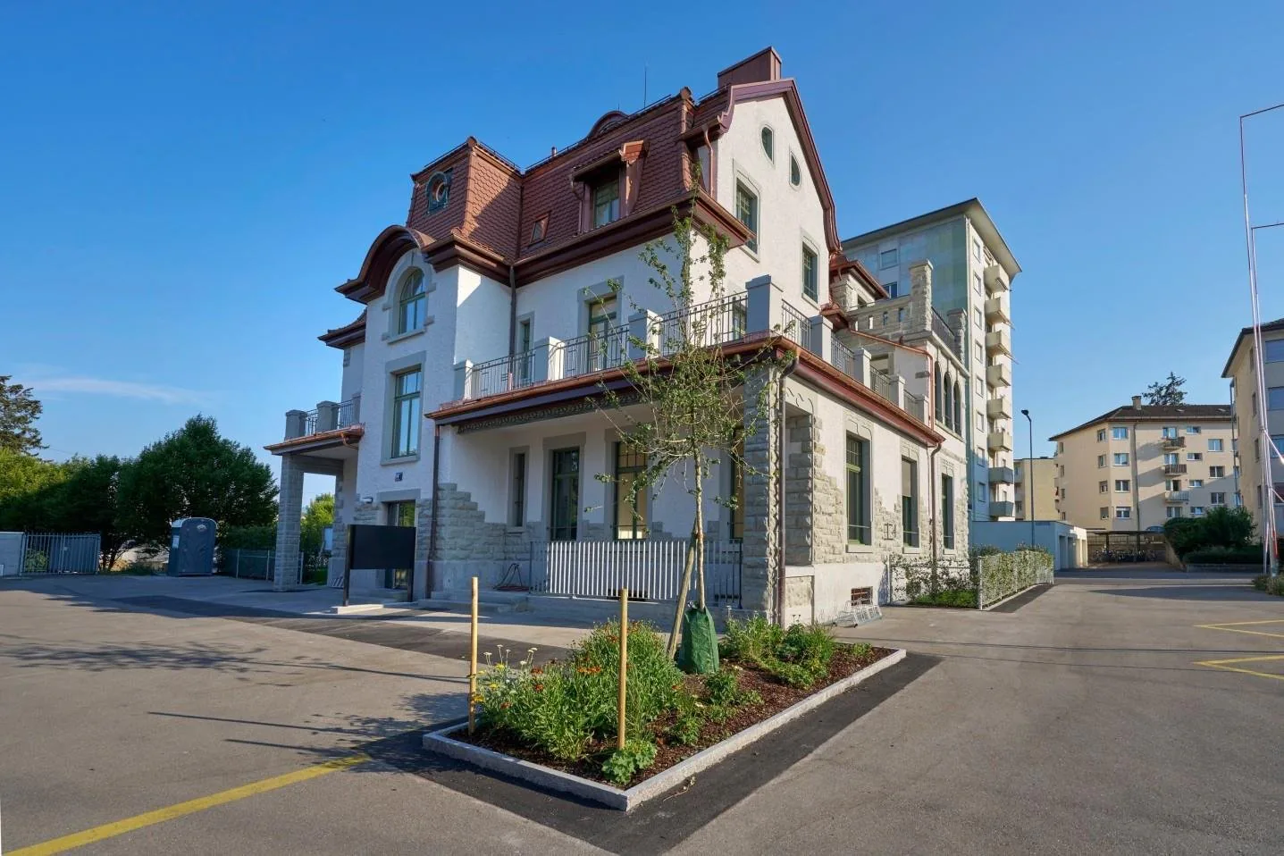 5.5-Room Apartment Living with Style - Majestic Art Nouveau Apartment