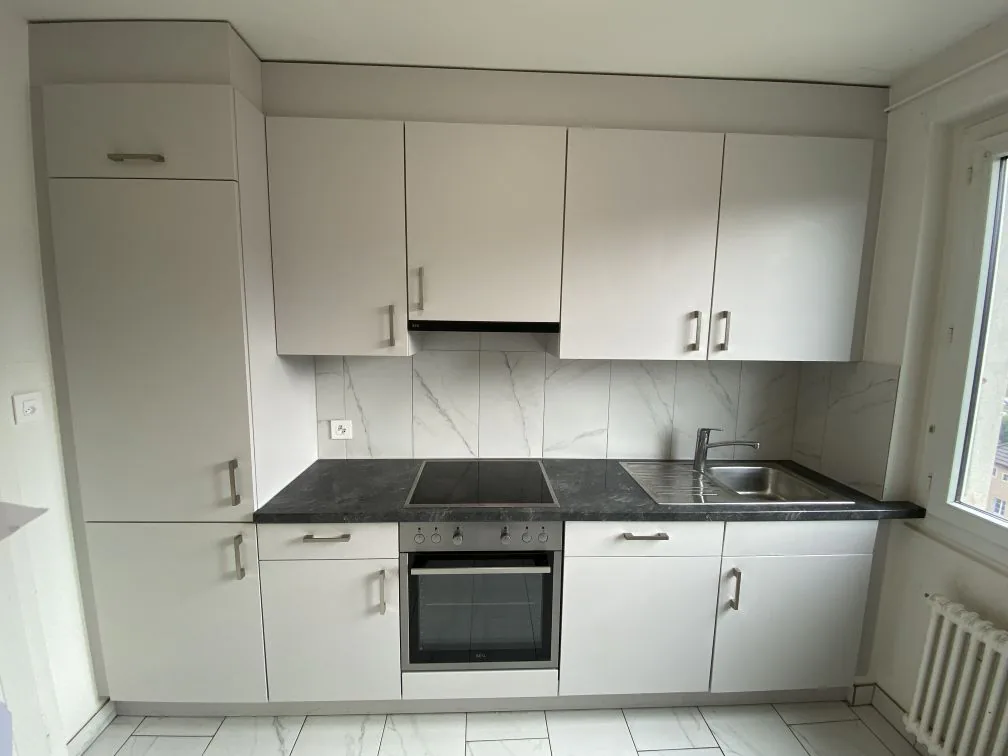 Charmanter Apartment mit 2 Zimmern und Blick auf die Stadt im Locle