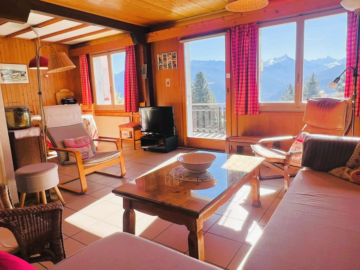SETTIMANALMENTE: Magnifico chalet di 3,5 locali ristrutturato - Molto spazioso e luminoso - Vista splendida